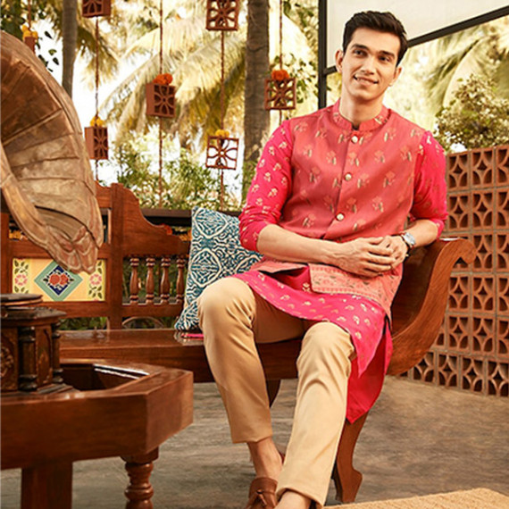 http://13.232.51.72/products/men-magenta-pink-golden-floral-printed-thread-work-floral-kurta-2
