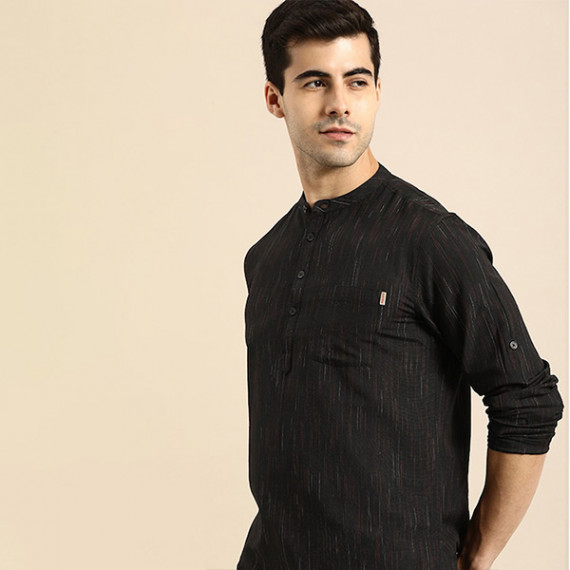 http://13.232.51.72/products/men-black-woven-design-kurta
