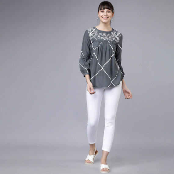 http://13.232.51.72/products/women-grey-and-white-printed-a-line-top