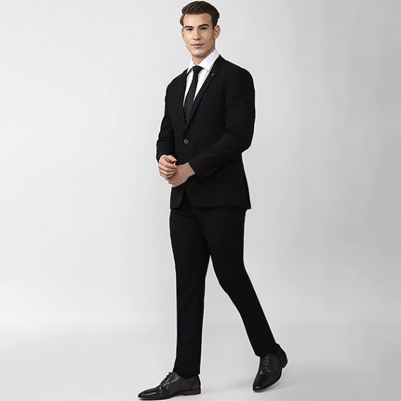 http://13.232.51.72/products/manq-mens-slim-fit-suit