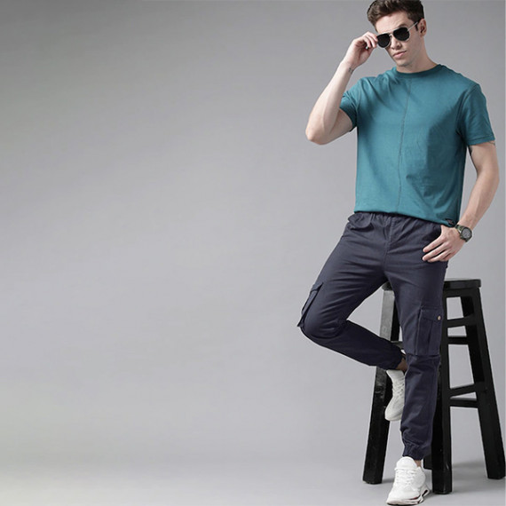 http://13.232.51.72/products/men-navy-blue-solid-mid-rise-woven-pure-cotten-cargo-trousers