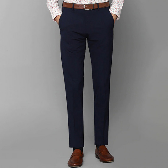 http://13.232.51.72/products/men-navy-blue-slim-fit-trousers