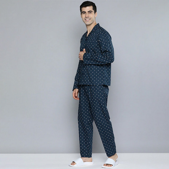 http://13.232.51.72/products/men-navy-blue-white-printed-pure-cotton-night-suit
