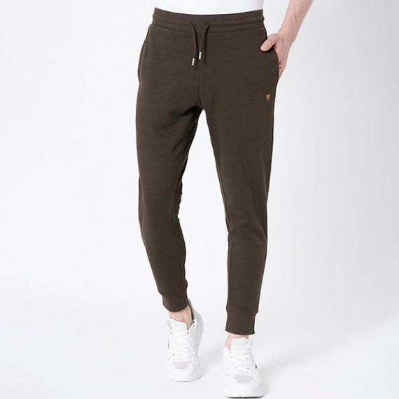 http://13.232.51.72/products/men-olive-solid-joggers