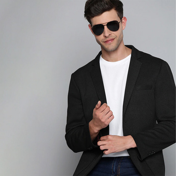 http://13.232.51.72/products/men-black-textured-regular-fit-single-breasted-blazer