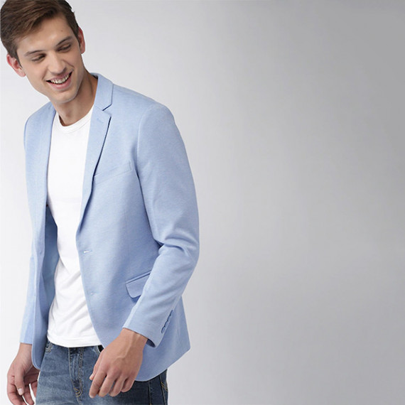 http://13.232.51.72/products/men-blue-solid-single-breasted-knitted-blazer