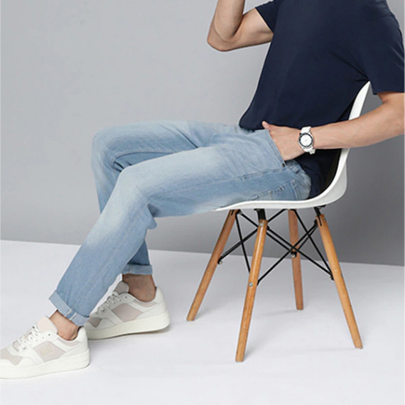 http://13.232.51.72/products/men-blue-slim-tapered-fit-light-fade-stretchable-jeans
