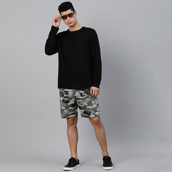 http://13.232.51.72/products/men-charcoal-grey-camouflage-printed-pure-cotton-cargo-shorts