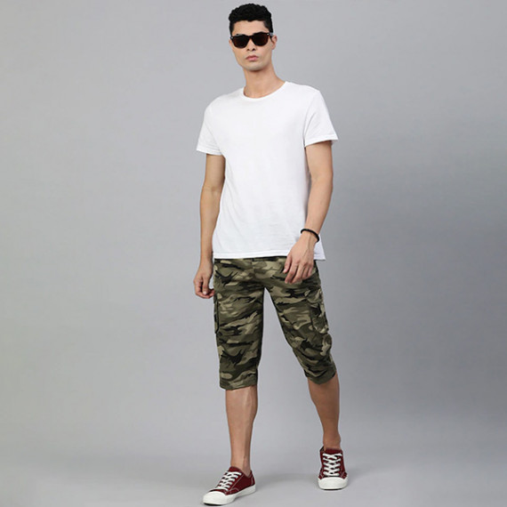 http://13.232.51.72/products/men-olive-green-beige-camouflage-printed-pure-cotton-34th-cargo-shorts