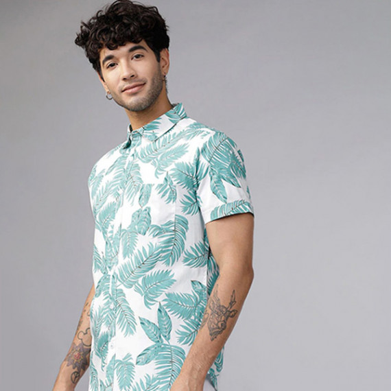http://13.232.51.72/products/men-green-white-slim-fit-printed-casual-shirt