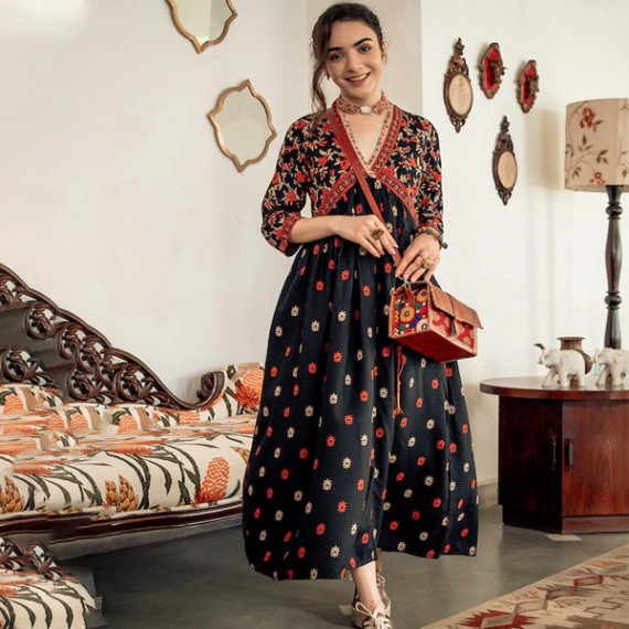 http://13.232.51.72/products/black-orange-ethnic-motifs-printed-maxi-dress